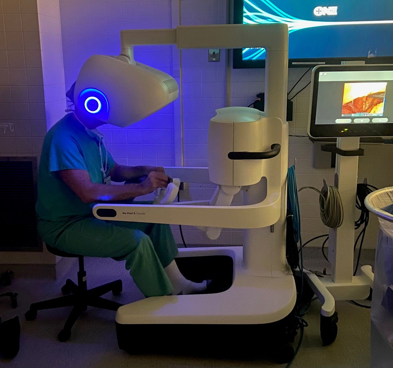 Da Vinci 5 Robotic system in use